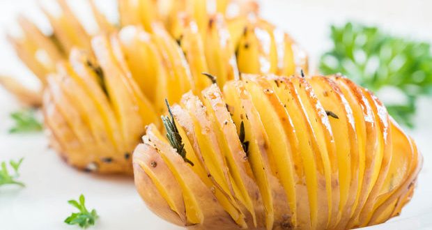 سیب زمینی تنوری با آویشن و سیر